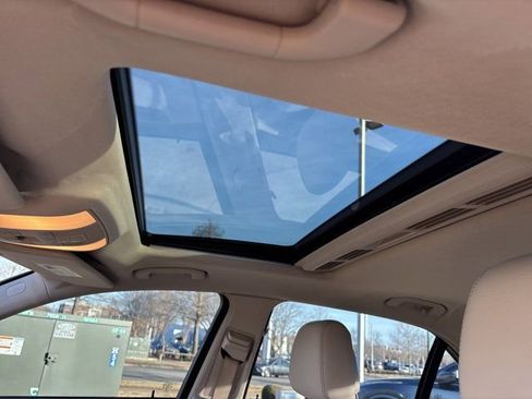 Used 2016 Mercedes-Benz E 350 Sedan image 17