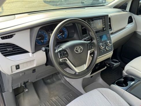 Used 2020 Toyota Sienna LE image 11