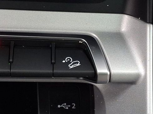 Used 2024 Audi Q3 2.0T Premium image 25