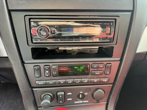 Used 2003 Ford Thunderbird Deluxe image 13