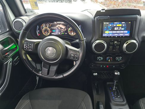 Used 2016 Jeep Wrangler Unlimited Sahara image 15