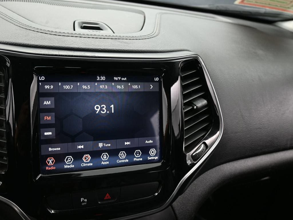Used 2019 Jeep Cherokee Limited FWD image 20