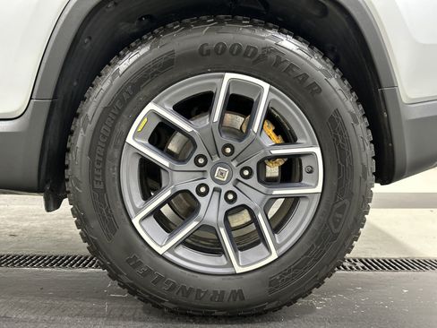 Used 2022 Rivian R1T Adventure AWD/4WD image 10