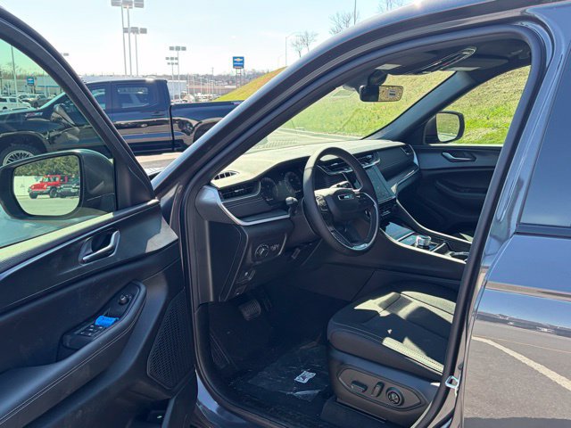 New 2026 Jeep Grand Cherokee Laredo X AWD/4WD image 14