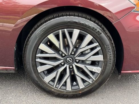 Used 2024 Nissan Altima 2.5 SV FWD image 26
