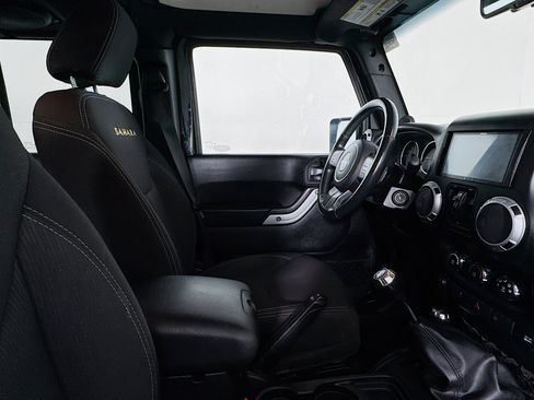 Used 2014 Jeep Wrangler Unlimited Sahara image 26