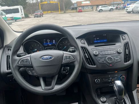 Used 2016 Ford Focus SE image 9
