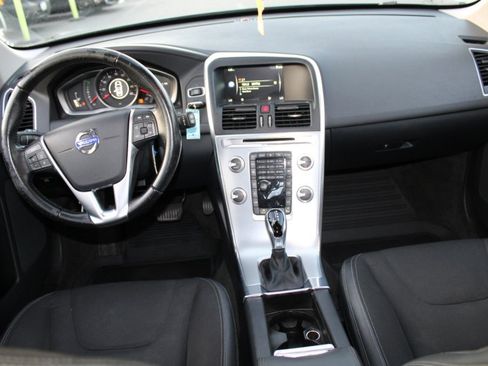 Used 2017 Volvo XC60 T5 w/ Tailgate Package image 12