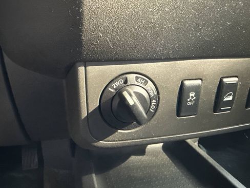 Used 2012 Nissan Frontier PRO-4X AWD/4WD image 23