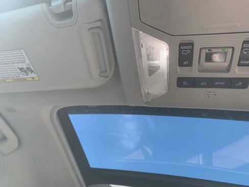 New 2025 Toyota RAV4 XLE w/ Convenience Package AWD/4WD image 24