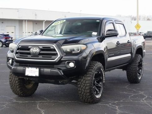 Used 2018 Toyota Tacoma SR5 image 2