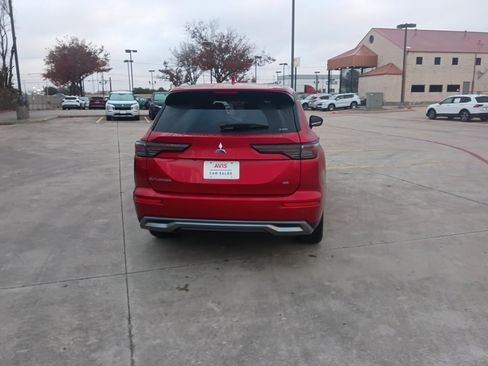 Used 2025 Mitsubishi Outlander SE image 10