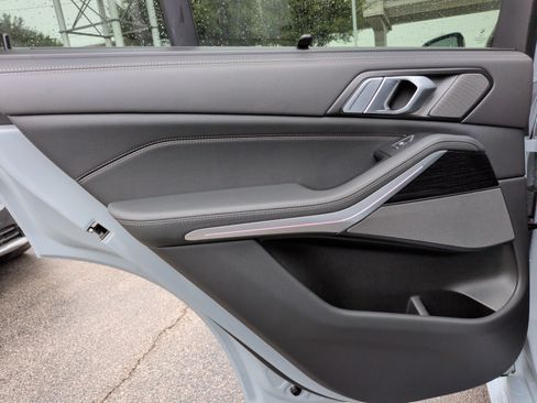 Used 2025 BMW X5 xDrive40i image 41