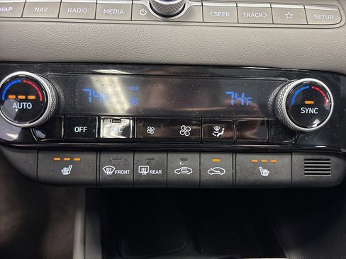 Used 2025 Hyundai Elantra SEL image 32