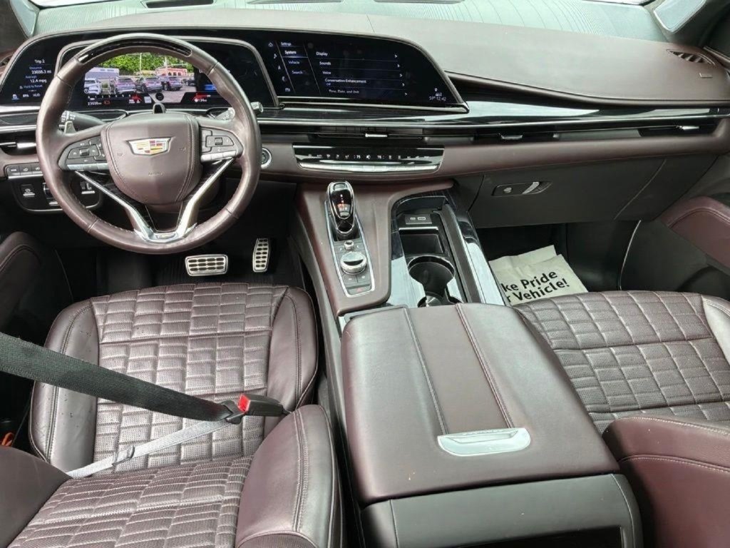 Used 2024 Cadillac Escalade ESV V w/ LPO, ONYX Package AWD/4WD image 9
