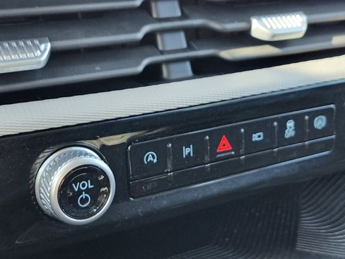 Used 2025 Ford Explorer Active image 31