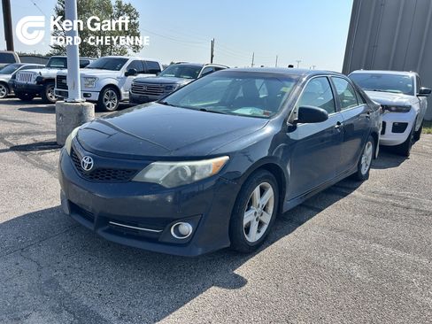 Used 2013 Toyota Camry SE FWD image 1