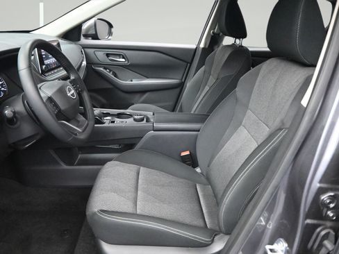 Certified 2025 Nissan Rogue SV AWD/4WD image 9