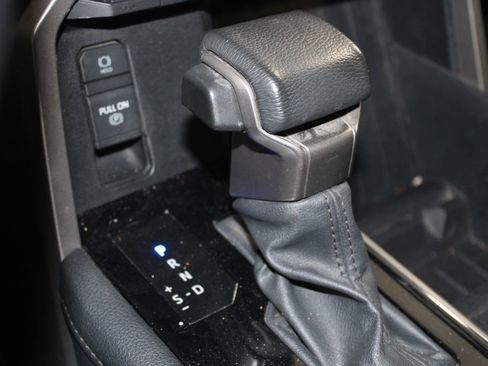 Used 2024 Toyota Tundra Limited AWD/4WD image 28