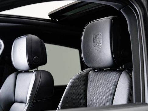 Used 2025 Porsche Macan image 10