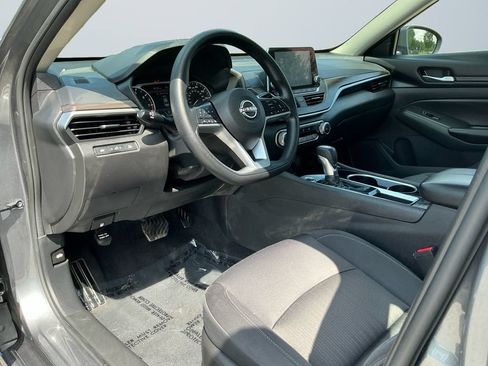 Used 2024 Nissan Altima 2.5 SV FWD image 11