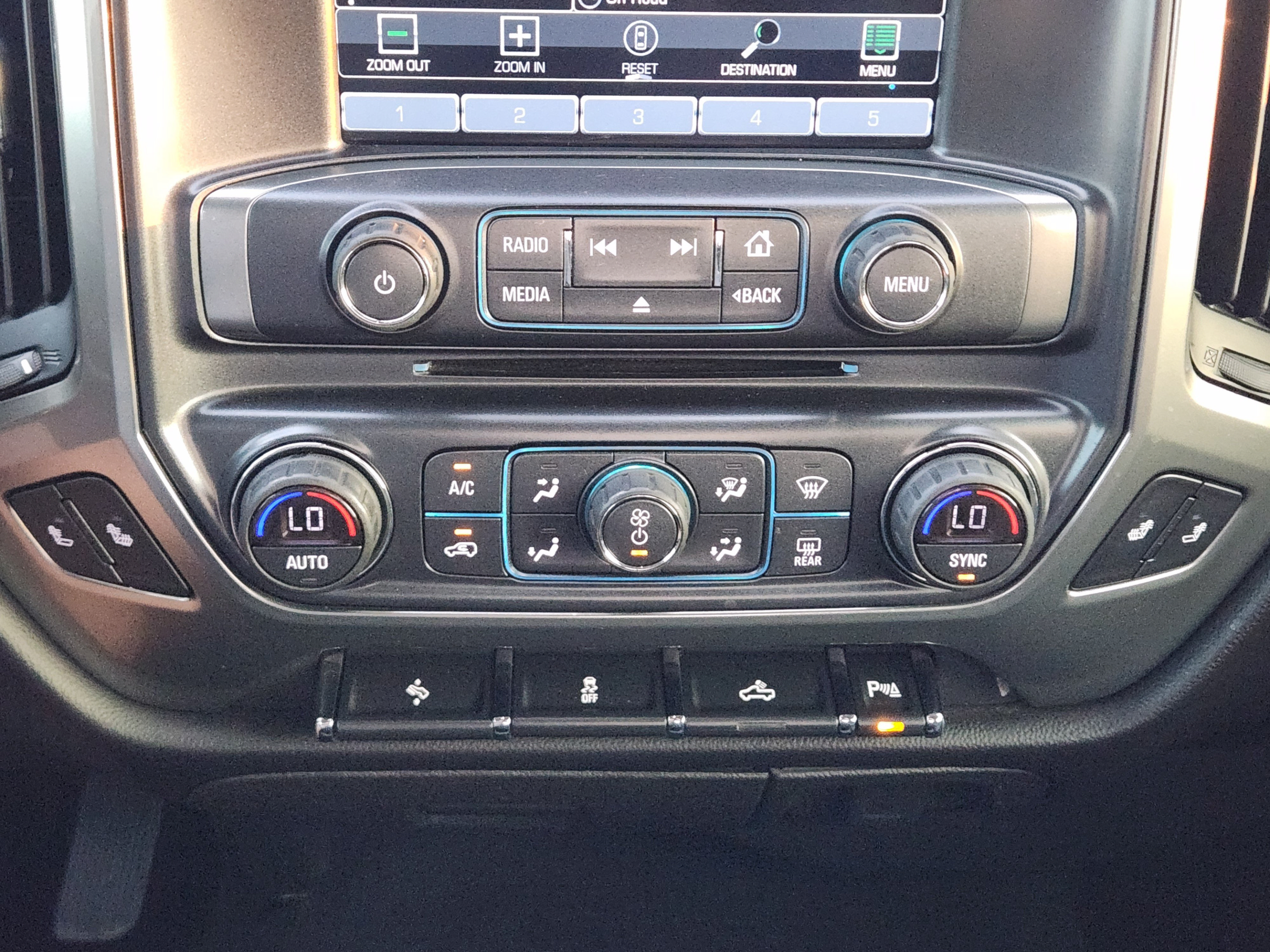 Used 2018 Chevrolet Silverado 1500 LT w/ Texas Edition RWD image 11