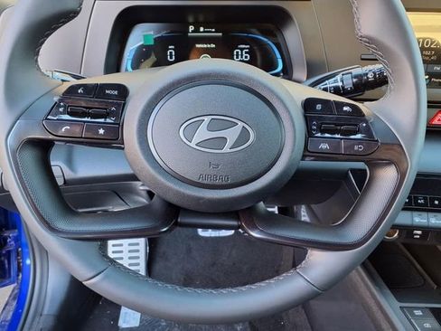 Used 2025 Hyundai Elantra Sport FWD image 9