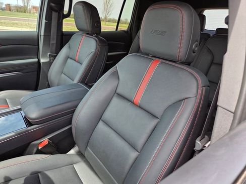 Used 2024 Chevrolet Traverse RS AWD/4WD image 15