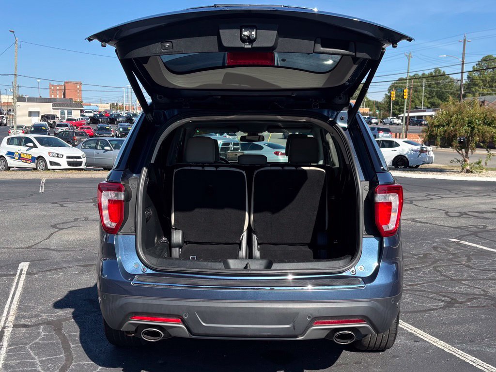 Used 2019 Ford Explorer Limited w/ Limited Luxury Package FWD image 11