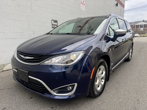 Used 2018 Chrysler Pacifica Limited w/ Advanced Safetytec Group image 5