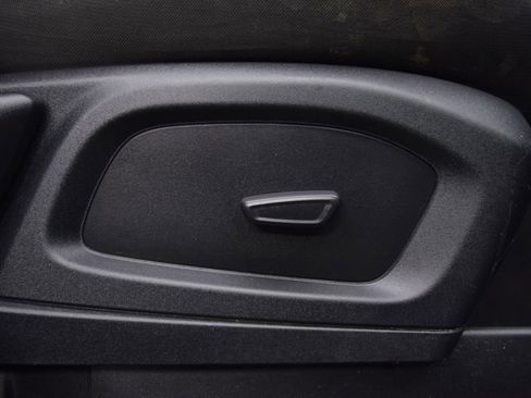 Used 2022 Ford Explorer XLT image 28