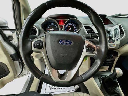 Used 2013 Ford Fiesta SE FWD image 11