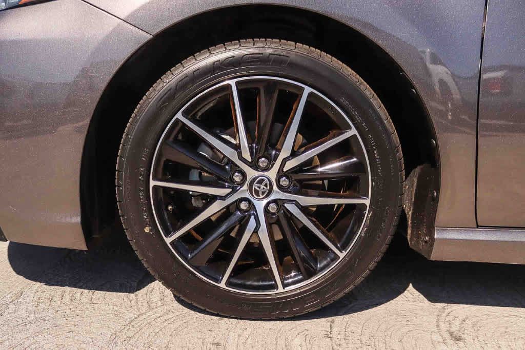 Used 2021 Toyota Camry SE FWD image 11