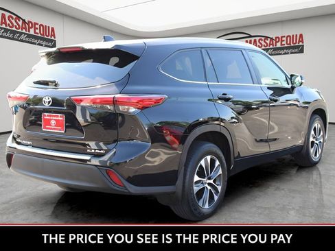 Used 2023 Toyota Highlander XLE AWD/4WD image 6
