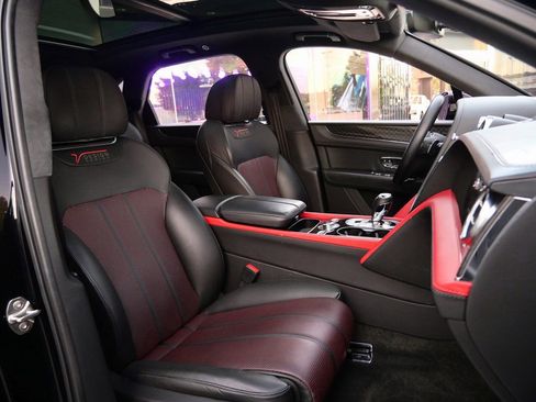 Used 2020 Bentley Bentayga image 25