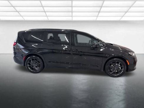 New 2026 Chrysler Pacifica Select w/ S Appearance Package image 8