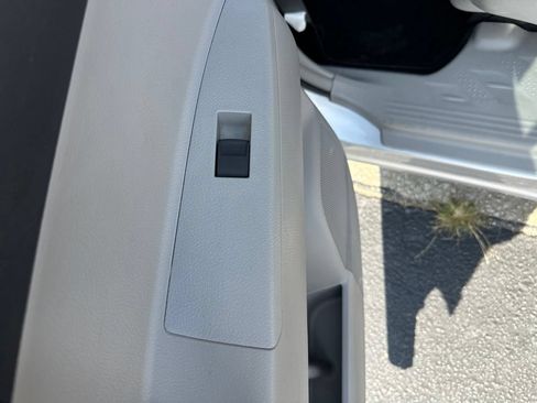 Used 2013 Toyota Highlander SE FWD image 14