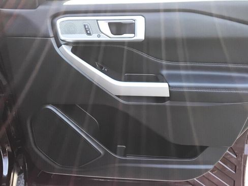 Used 2022 Ford Explorer Limited w/ Equipment Group 301A image 25