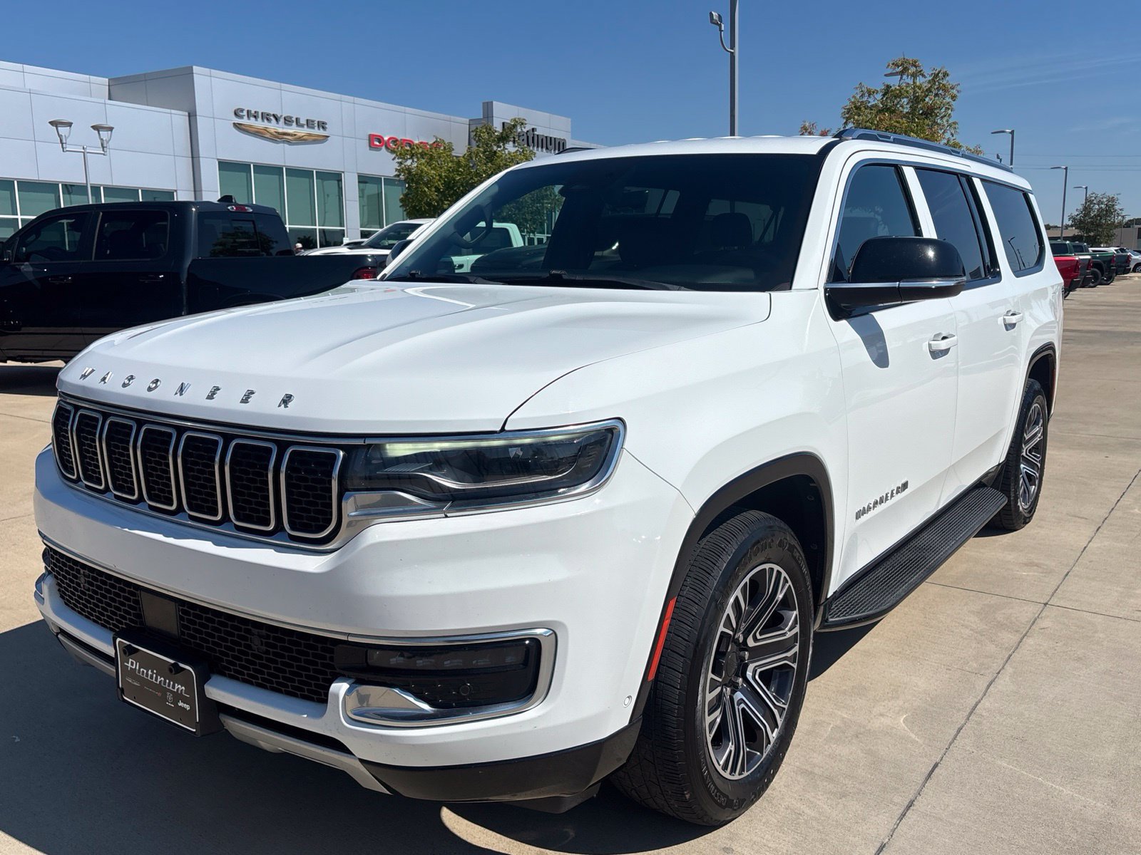 Used 2024 Jeep Wagoneer L Series II w/ Flexible Seating Group AWD/4WD image 9