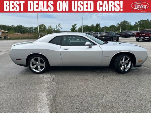 Used 2010 Dodge Challenger R/T RWD image 2