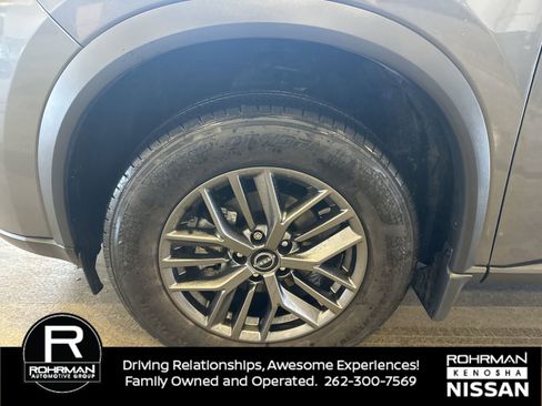Used 2025 Nissan Rogue S image 5