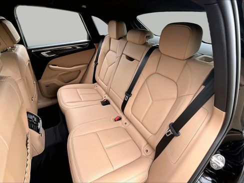 Used 2024 Porsche Macan AWD/4WD image 18