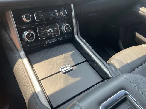 Used 2023 GMC Yukon XL Denali AWD/4WD image 20