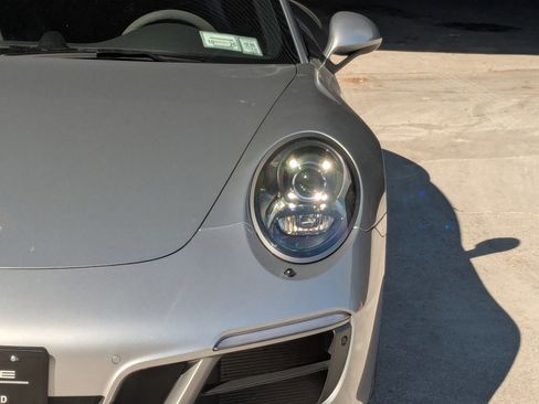 Certified 2018 Porsche 911 Carrera GTS image 12