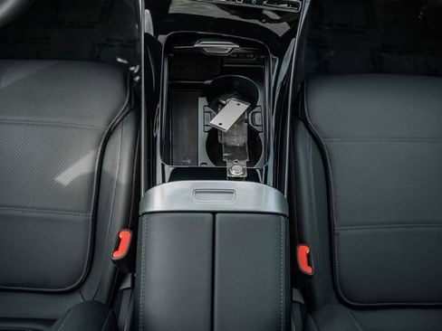 Used 2025 Mercedes-Benz C 300 4MATIC Sedan image 27