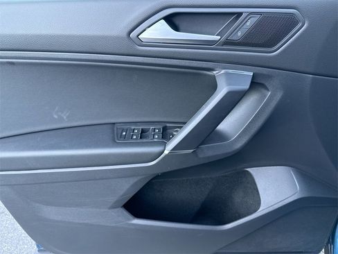 Used 2020 Volkswagen Tiguan SE w/ Panoramic Sunroof Package image 15