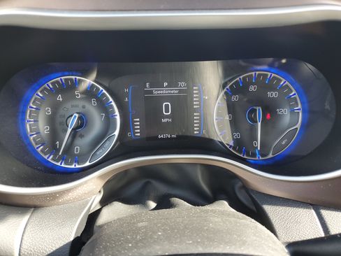 Used 2023 Chrysler Voyager LX image 29