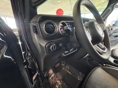 Used 2023 Jeep Gladiator Overland image 23