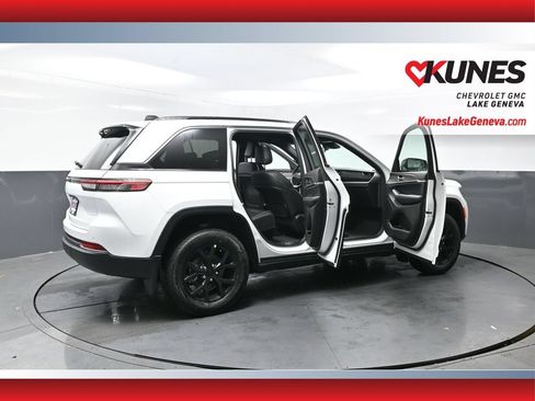 Used 2026 Jeep Grand Cherokee Altitude AWD/4WD image 50