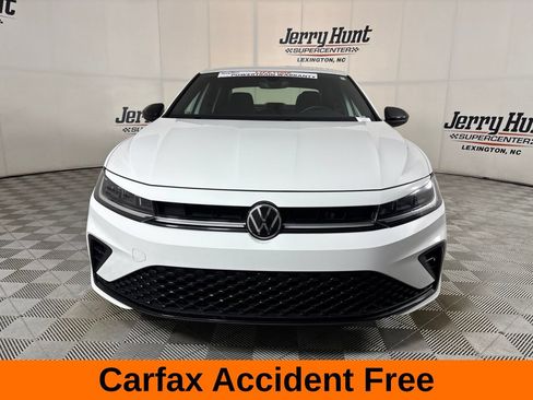 Used 2025 Volkswagen Jetta Sport FWD image 3